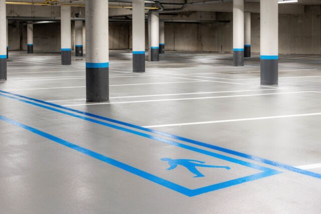 𝟯𝟴𝟬𝟬 𝗺𝟮 𝗼𝗳 𝗔𝗿𝘁𝘂𝗿𝗼 𝗘𝗽𝗼𝘅𝘆 𝗳𝗹𝗼𝗼𝗿! 💪  In this parking garage lies our Arturo Epoxy flooring system. An anti-slip layer has been incorporated into the floor. This ensures a safe environment for visitors! 💚  Executed by Enssieg Groep  #parking #epoxy #architecture #arturo #arturoflooing #resinfloor 
________________________________________
𝟯𝟴𝟬𝟬 𝗺𝟮 𝗮𝗮𝗻 𝗔𝗿𝘁𝘂𝗿𝗼 𝗘𝗽𝗼𝘅𝘆 𝘃𝗹𝗼𝗲𝗿! 💪  In deze parkeergarage ligt ons Arturo Epoxy vloersysteem. In de vloer is een anti-slip laag verwerkt. Dit zorgt voor een veilige omgeving voor de bezoekers! 💚  Uitgevoerd door Enssieg Groep  #epoxy #architectuur #parkeergarage #gietvloer #coating 
________________________________________
𝟯𝟴𝟬𝟬 𝗺𝟮 𝗘𝗽𝗼𝘅𝗶𝗱𝗵𝗮𝗿𝘇𝗯𝗼𝗱𝗲𝗻 𝘃𝗼𝗻 𝗔𝗿𝘁𝘂𝗿𝗼! 💪  Dieser Parkplatz ist mit unserem Arturo-Epoxid-Bodensystem ausgestattet. Der Boden ist mit einer Anti-Rutsch-Schicht versehen. Dies gewährleistet eine sichere Umgebung für die Besucher! 💚  Ausgeführt von Enssieg Groep  #epoxied #architektur #uzinutz #versiegelung