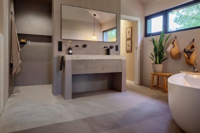 𝗔𝗿𝘁𝘂𝗿𝗼 𝗠𝗶𝗰𝗿𝗼𝗰𝗲𝗺𝗲𝗻𝘁 𝗶𝗻 𝘁𝗵𝗲 𝗯𝗮𝘁𝗵𝗿𝗼𝗼𝗺 😍  Our Arturo Microcement was installed in this bathroom! These images are a perfect example that it can be placed on the floor, wall and furniture. The end result looks great, right? 🔥  Executed by HAF Gmbh  #arturo #arturoflooring #microcement #beton #floors #walls #furniture #architecture 
_________________________________________
𝗔𝗿𝘁𝘂𝗿𝗼 𝗠𝗶𝗰𝗿𝗼𝗰𝗲𝗺𝗲𝗻𝘁 𝗶𝗻 𝗱𝗲 𝗯𝗮𝗱𝗸𝗮𝗺𝗲𝗿😍  In deze badkamer is onze Arturo Microcement geplaatst! Deze beelden zijn een perfect voorbeeld dat het op de vloer, wand én meubel geplaatst kan worden. Het eindresultaat mag er wezen, toch? 🔥  Uitgevoerd door HAF Gmbh  #betoncire #gietvloeren #vloeren #wand #meubel #interieur #architect #binnenhuisarchitect #vtwonenbijmijthuis 
_________________________________________
𝗔𝗿𝘁𝘂𝗿𝗼 𝗠𝗶𝗰𝗿𝗼𝗰𝗲𝗺𝗲𝗻𝘁 𝗶𝗺 𝗕𝗮𝗱𝗲𝘇𝗶𝗺𝗺𝗲𝗿😍  In diesem Badezimmer wurde unser Arturo Microcement verlegt! Diese Bilder sind ein perfektes Beispiel dafür, dass es auf dem Boden, an der Wand und auf Möbeln verlegt werden kann. Das Endergebnis sieht toll aus, oder? 🔥  Ausgeführt von HAF Gmbh  #uzinutz #architektur #boden #wande #möbeln #maler #raumausstatter
