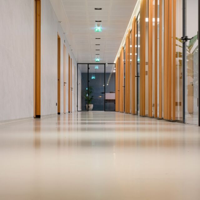 𝗔𝗻 𝗔𝗿𝘁𝘂𝗿𝗼 𝗦𝗲𝗹𝗳-𝘀𝗺𝗼𝗼𝘁𝗵𝗶𝗻𝗴 𝗳𝗹𝗼𝗼𝗿 𝗶𝗻 𝘆𝗼𝘂𝗿 𝗼𝗳𝗳𝗶𝗰𝗲? 😍  We say let's do it! At the company Bolscher in The Netherlands lies our Arturo PU2023 Self-smoothing floor! This floor perfeclty matches one of the important criteria of the premises, namely sustainability! 🌱  Indeed, the Arturo PU2030 Self-smoothing floor has Cradle to Cradle Certified® Silver and achieves the requirements of BREEAM!😊  #design #breeam #architecture #arturo #interior #offices #cradletocradle
______________________________________
𝗘𝗲𝗻 𝗔𝗿𝘁𝘂𝗿𝗼 𝗴𝗶𝗲𝘁𝘃𝗹𝗼𝗲𝗿 𝗶𝗻 𝗷𝗼𝘂𝘄 𝗸𝗮𝗻𝘁𝗼𝗼𝗿? 😍  Wij zeggen doen! Bij Bolscher in Enschede ligt onze Arturo PU2030 Gietvloer in het kantoor. Deze vloer past perfect bij een van de belangrijk criteria van het pand, namelijk duurzaamheid! 🌱  De Arturo PU2030 Gietvloer heeft namelijk Cradle to Cradle Certified® Silver en voldoet aan de eisen van BREEAM!😊  #arturoflooring #gietvloer #gietvloeren #architect #vtwonen #aannemer #interieur #interieurarchitect #cradletocradlecertified
______________________________________
𝗘𝗶𝗻 𝗔𝗿𝘁𝘂𝗿𝗼 𝗩𝗲𝗿𝗹𝗮𝘂𝗳𝗯𝗲𝘀𝗰𝗵𝗶𝗰𝗵𝘁𝘂𝗻𝗴 𝗶𝗻 𝗱𝗲𝗶𝗻𝗲𝗺 𝗕𝘂̈𝗿𝗼? 😍  Wir sagen: Mach es! Bei der Bolscher in Holland liegt unser Arturo PU2030 Verlaufbeschichtung im Büro. Dieser Boden entspricht perfekt einem der wichtigsten Kriterien der Firma - der Nachhaltigkeit! 🌱  Der Arturo PU2030 Verlaufbeschichtung ist nämlich Cradle to Cradle Certified® Silver!😊  #uzinutz #verlaufbeschichtung #firma #büro #architektur