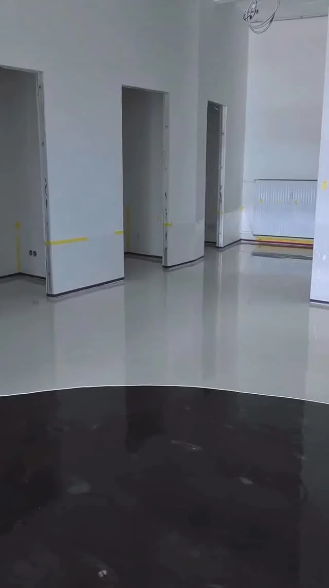 𝗖𝗼𝗹𝗹𝗮𝗯𝗼𝗿𝗮𝘁𝗶𝗼𝗻 𝗶𝘀 𝘁𝗵𝗲 𝗞𝗲𝘆 𝘁𝗼 𝗦𝘂𝗰𝗰𝗲𝘀𝘀! 🤝
Together, we are stronger than alone. For this project, @dd.bodenbeschichtung supplied a highquality Arturo PU 2-color self leveling floor (resin).  The chosen PU2050 flooringsystem in the colour Graphite Touch offers decisive benefits for the installer: it is elastic and crack-bridging, perfect for the secure finishing of substrates under load. Furthermore, the floor is highly abrasion-resistant for a long lifespan and nearly noiseless when walked upon, preventing customer complaints.  The job was completed professionally and smoothly through teamwork and quality. A floor that truly convinces! ✨  #ArturoFlooring #Collaboration #PUresinfloor #Floorcoating #Teamwork #Quality