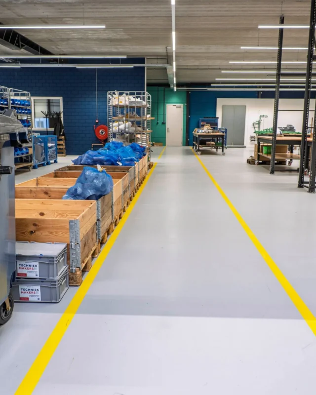 𝗧𝗵𝗲 𝗙𝗼𝘂𝗻𝗱𝗮𝘁𝗶𝗼𝗻 𝗳𝗼𝗿 𝗧𝗼𝗺𝗼𝗿𝗿𝗼𝘄'𝘀 𝗧𝗲𝗰𝗵𝗻𝗶𝗰𝗮𝗹 𝗘𝘅𝗽𝗲𝗿𝘁𝘀! 🛠️
At the Techniek Makers training center in Dalfsen, the floor must deliver top performance every day. @vloertechniekhoogeveen chose the Arturo EP3900 Floorcoating and Arturo EP3910 Floorcoating with anti-slip for the industrial training halls.  These epoxy systems not only guarantee extreme durability against heavy equipment and liquids, but the EP3910 also ensures crucial anti-slip safety during practical work. A functional floor that supports professionalism and safety in technical installations.  #ArturoFlooring #TechniekMakers #IndustrialFlooring #EPCoating #Safety