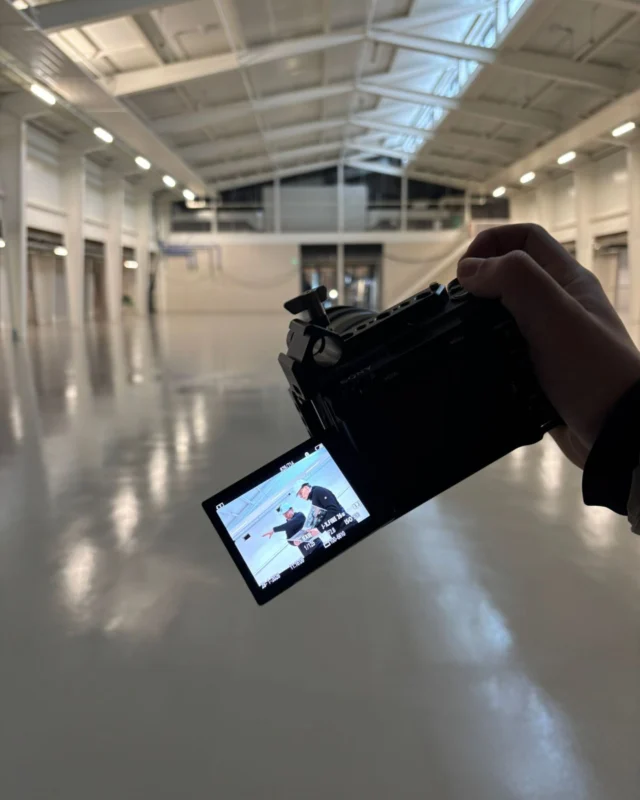 𝐒𝐡𝐨𝐨𝐭𝐢𝐧𝐠 𝐝𝐚𝐲! 🎬📸  Yesterday we were in Sappemeer for a fantastic project with Vloertechniek Hoogeveen, where the Arturo EP3910 was applied. 
Together with @youngmotionbv , we captured some great footage of the process and an exciting project for Arturo. We’ll share more about it soon… so keep an eye on our channels! 🔥👀