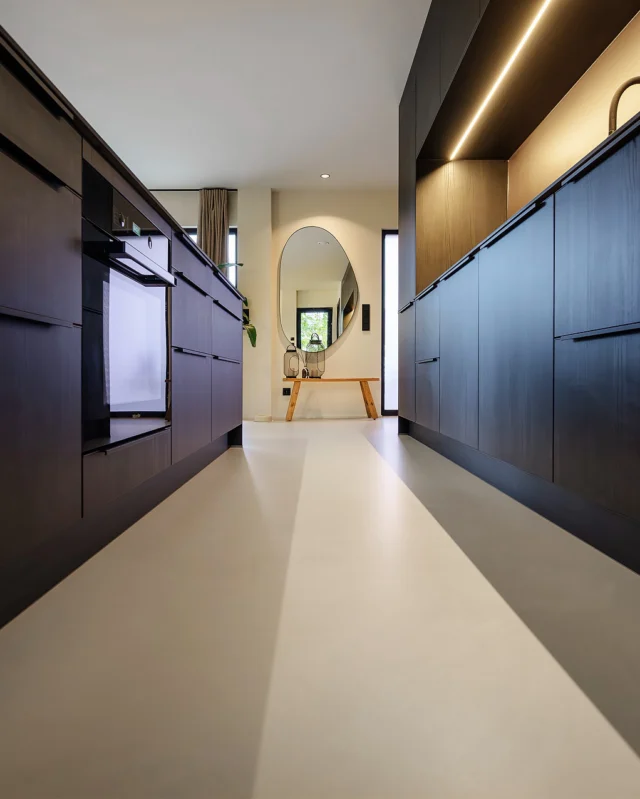 𝗬𝗼𝘂𝗿 𝗨𝗹𝘁𝗶𝗺𝗮𝘁𝗲 𝗣𝗿𝗼𝗳𝗲𝘀𝘀𝗶𝗼𝗻𝗮𝗹 𝗦𝗶𝗴𝗻𝗮𝘁𝘂𝗿𝗲! 🛠️  You know what truly matters: flawless project completion and satisfied clients. That is exactly what  you deliver with the seamless Arturo self-leveling floor.
@jenszubke_arturoflooring shares his insight: "A seamless floor is more than design. It is the basis for the feeling of peace and timeless aesthetics in the space."  The core professional benefit: No joints mean minimal maintenance hassle and zero complaints about imperfect seam patterns. You provide your clients with the modern aesthetic of a closed, homogenous surface that radiates purity and lasting quality.  Choose the system that optimally supports your professional expertise and secures you a highly satisfied customer base!  #seamless #arturoflooring #selflevelingfloor #trade #floordesign #installer