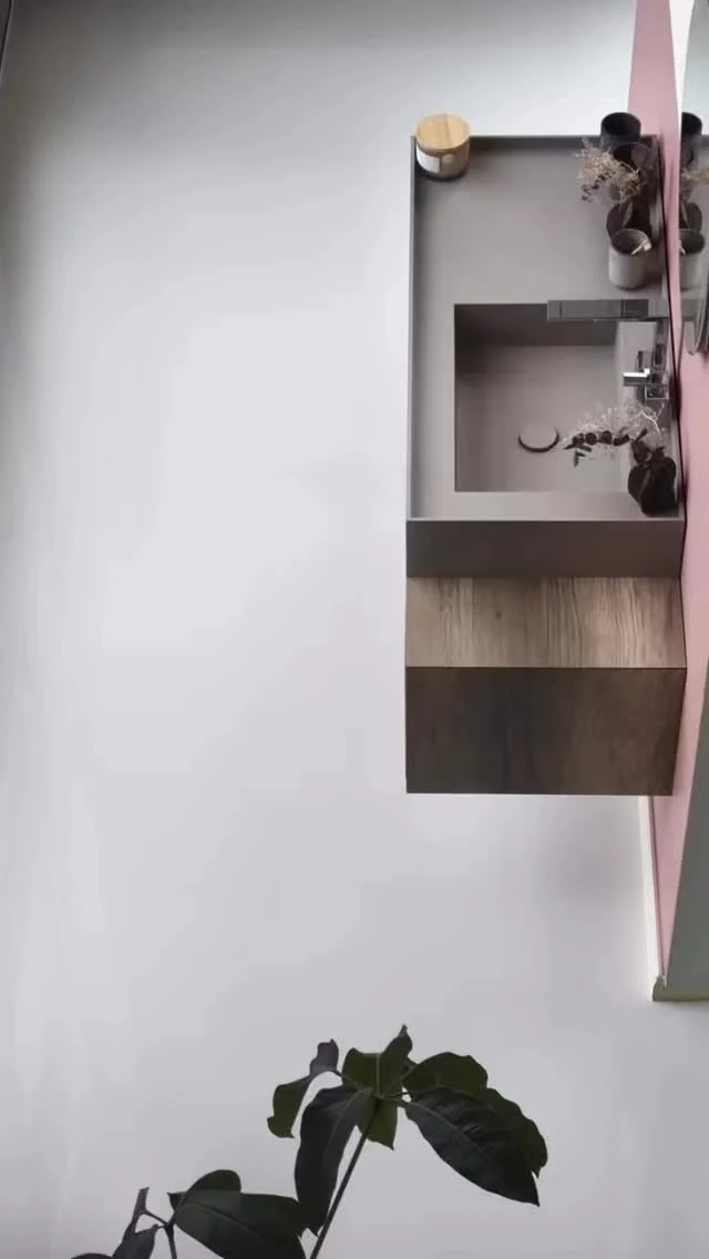 𝗦𝗹𝗲𝗲𝗸, 𝘄𝗵𝗶𝘁𝗲, 𝗮𝗻𝗱 𝗮𝗻𝘆𝘁𝗵𝗶𝗻𝗴 𝗯𝘂𝘁 𝗼𝗿𝗱𝗶𝗻𝗮𝗿𝘆! 🤍  A dream floor in high-gloss white: that’s the result of this project by @stellermann_fussboden_1963. They proved that an Arturo PU resin floor is the ultimate way to give a space that modern, timeless look the client was searching for.  Beyond its stunning appearance, the floor is incredibly practical thanks to its elastic and liquid-tight properties. The Stellermann team truly delivered a unique piece of craftsmanship that we’re proud to showcase!  Would you dare to go for such a bold, all-white eyecatcher in your home? 🏳️  #arturo #stellermannstyle #resinfllor #highgloss #whitewhitewhite #craftsmanship #interiorinspiration #seamless #designfloor #flooringgoals