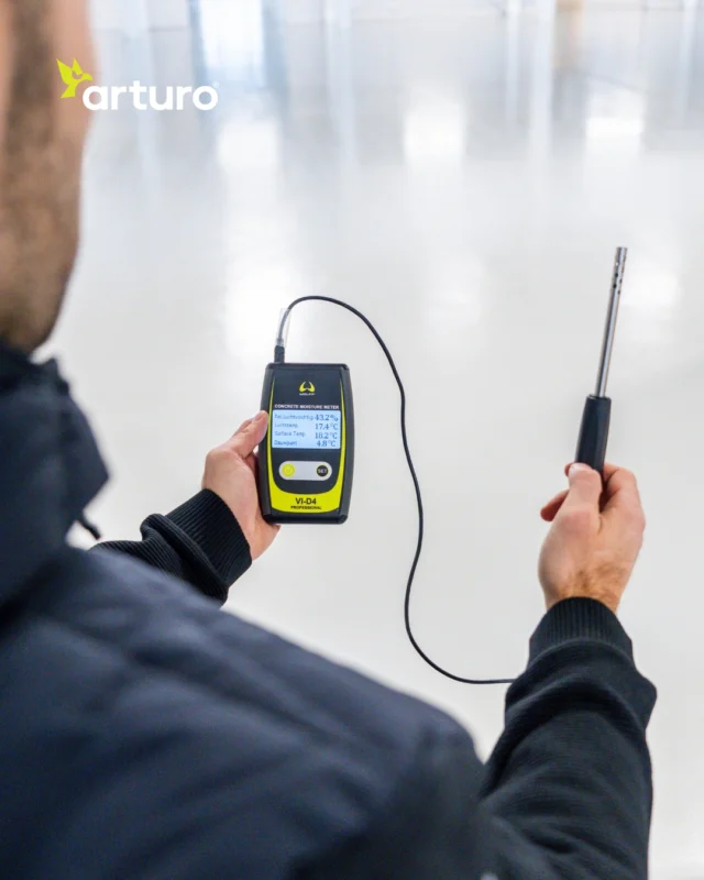 𝗧𝗼 𝗺𝗲𝗮𝘀𝘂𝗿𝗲 𝗶𝘀 𝘁𝗼 𝗸𝗻𝗼𝘄! 📏  A flawless result depends entirely on the right environmental conditions. If the humidity levels in the room are too high, it can negatively affect the curing process and the final quality of the resin floor, leading to potential blistering or an uneven finish.  By using a hygrometer to accurately monitor the air conditions, we prevent these issues before they start. This ensures a smooth application and a high-quality floor that will last for years. 🛠️  Do you need advice on the ideal conditions for your installation? Our team is ready to provide technical support and the right solutions. Get in touch with us!  #arturo #arturoflooring #floortechnology #resinfloor